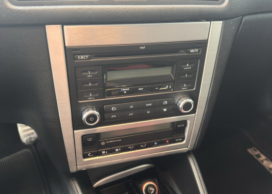 VW - VolksWagen Golf Sportline 1.6 Mi Total Flex 8V 4p 2012 Flex