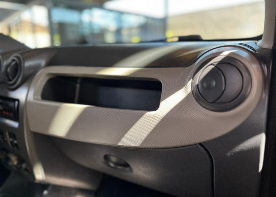 Renault SANDERO Expression Hi-Flex 1.0 16V 5p 2010 Flex