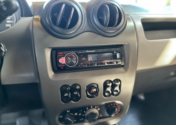 Renault SANDERO Expression Hi-Flex 1.0 16V 5p 2010 Flex