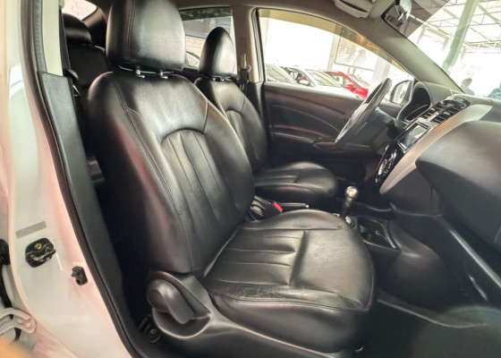 Nissan VERSA UNIQUE 1.6 16V FlexStart 4p Aut. 2017 Flex