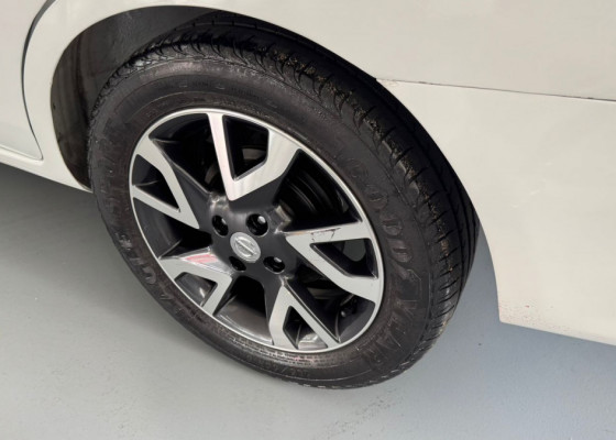 Nissan VERSA UNIQUE 1.6 16V FlexStart 4p Aut. 2017 Flex