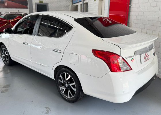 Nissan VERSA UNIQUE 1.6 16V FlexStart 4p Aut. 2017 Flex