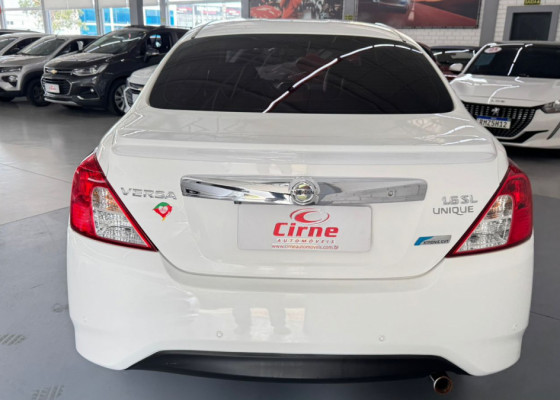 Nissan VERSA UNIQUE 1.6 16V FlexStart 4p Aut. 2017 Flex