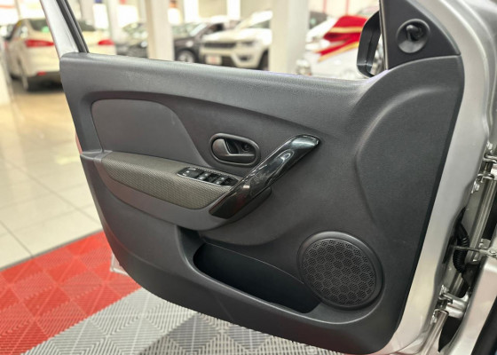 Renault LOGAN Zen Flex 1.0 12V 4p Mec. 2023 Flex Flex