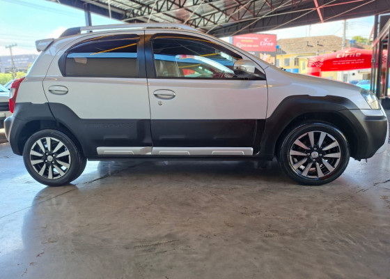 Toyota ETIOS CROSS 1.5 Flex 16V 5p Mec. 2016 Flex Flex