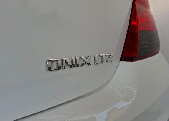 GM - Chevrolet ONIX HATCH LTZ 1.4 8V FlexPower 5p Mec. 2014 Flex