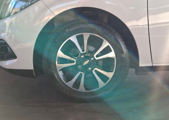 GM - Chevrolet ONIX HATCH LTZ 1.4 8V FlexPower 5p Mec. 2014 Flex