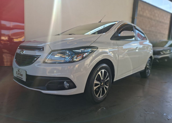 GM - Chevrolet ONIX HATCH LTZ 1.4 8V FlexPower 5p Mec. 2014 Flex
