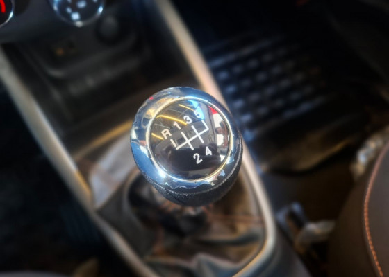 GM - Chevrolet ONIX HATCH LTZ 1.4 8V FlexPower 5p Mec. 2014 Flex