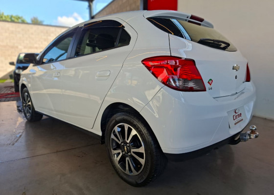 GM - Chevrolet ONIX HATCH LTZ 1.4 8V FlexPower 5p Mec. 2014 Flex