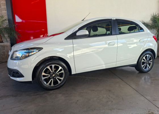 GM - Chevrolet ONIX HATCH LTZ 1.4 8V FlexPower 5p Mec. 2014 Flex